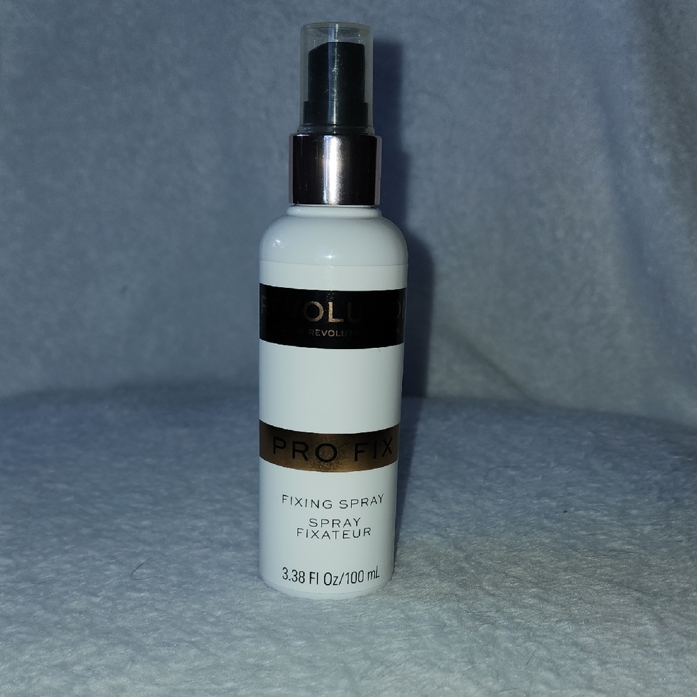 Revolution Pro Fix Fixing Spray - White and Black